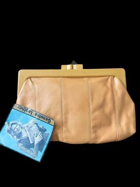 Vintage Classic Tan Leather Frame-Clasp Clutch with original tag